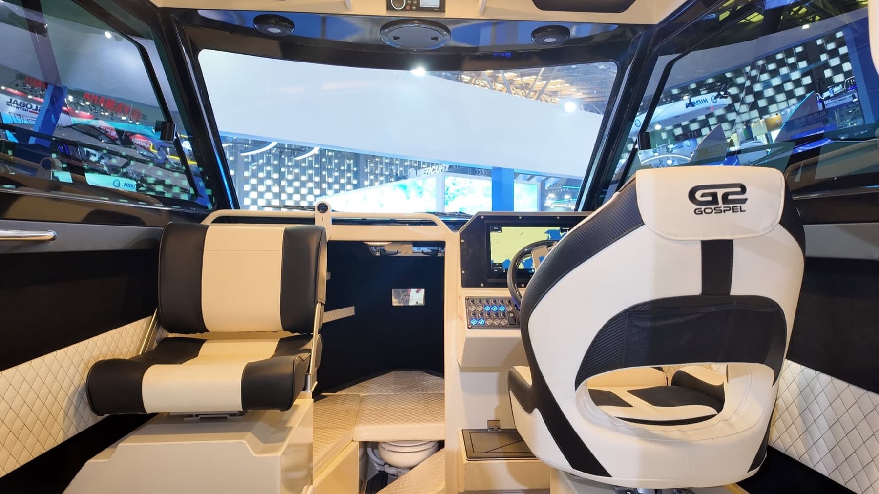 750G2 helm and electronics