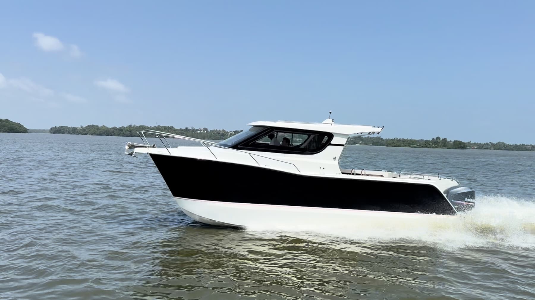 Outrunner F7NINE exterior side profile
